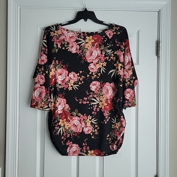 Try This Floral Blouse - Picture 5 of 10